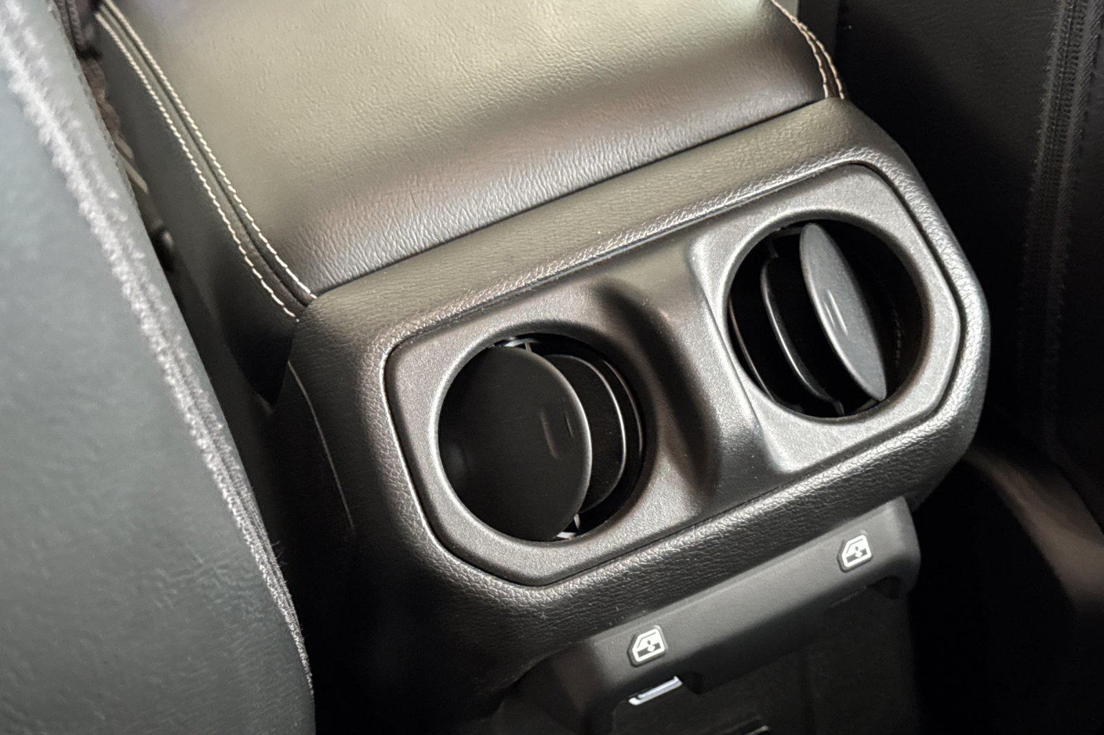 Used 2022 Jeep Wrangler Unlimited Sahara AWD/4WD image 15