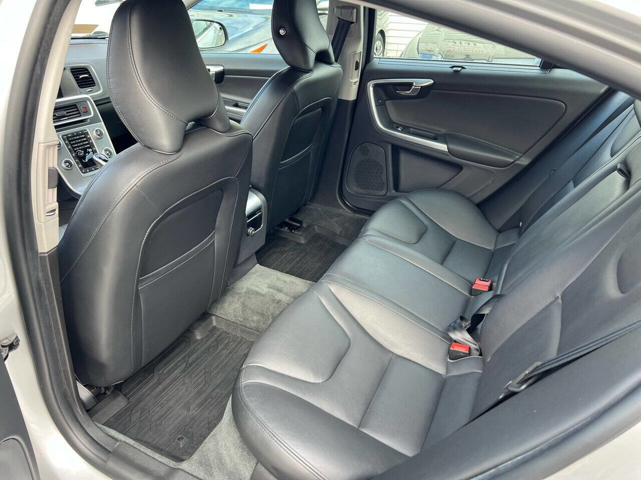 Used 2018 Volvo S60 T5 Inscription image 17