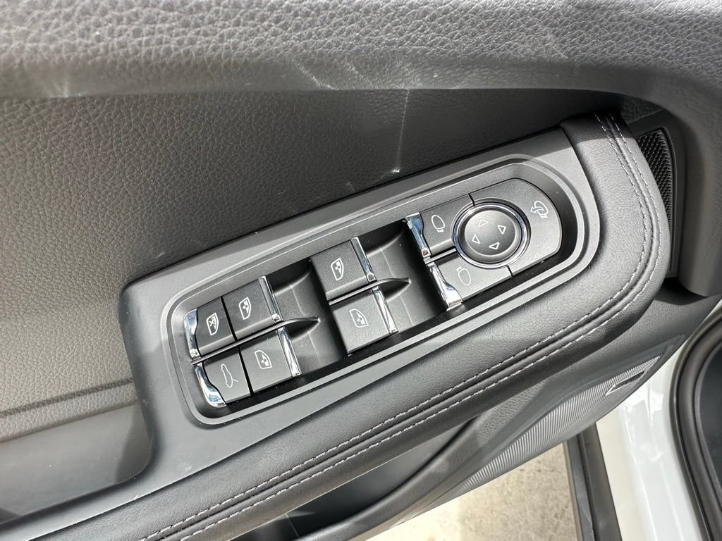 Used 2026 Porsche Macan S AWD/4WD image 22