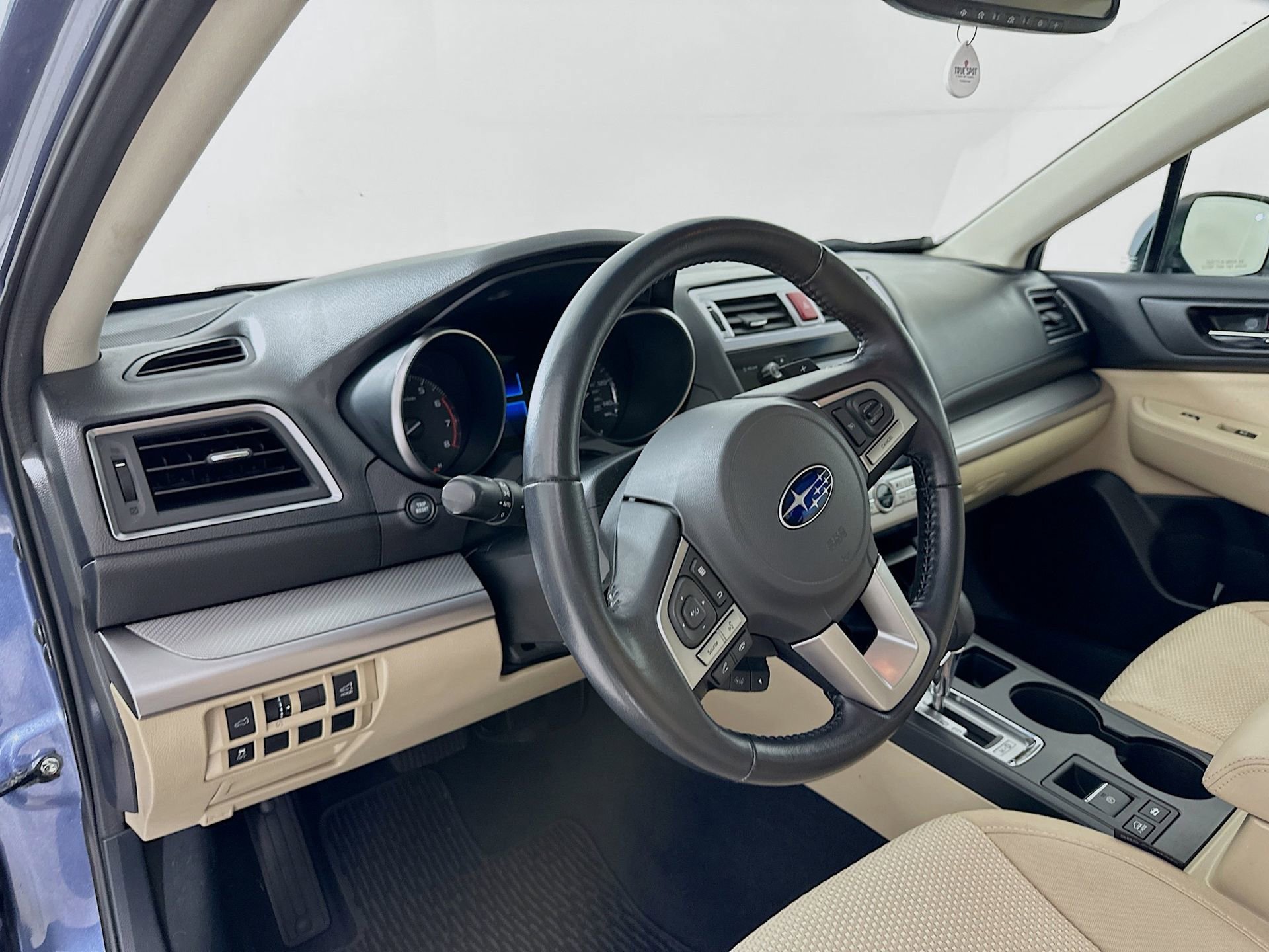 Used 2016 Subaru Outback 2.5i Premium AWD/4WD image 10