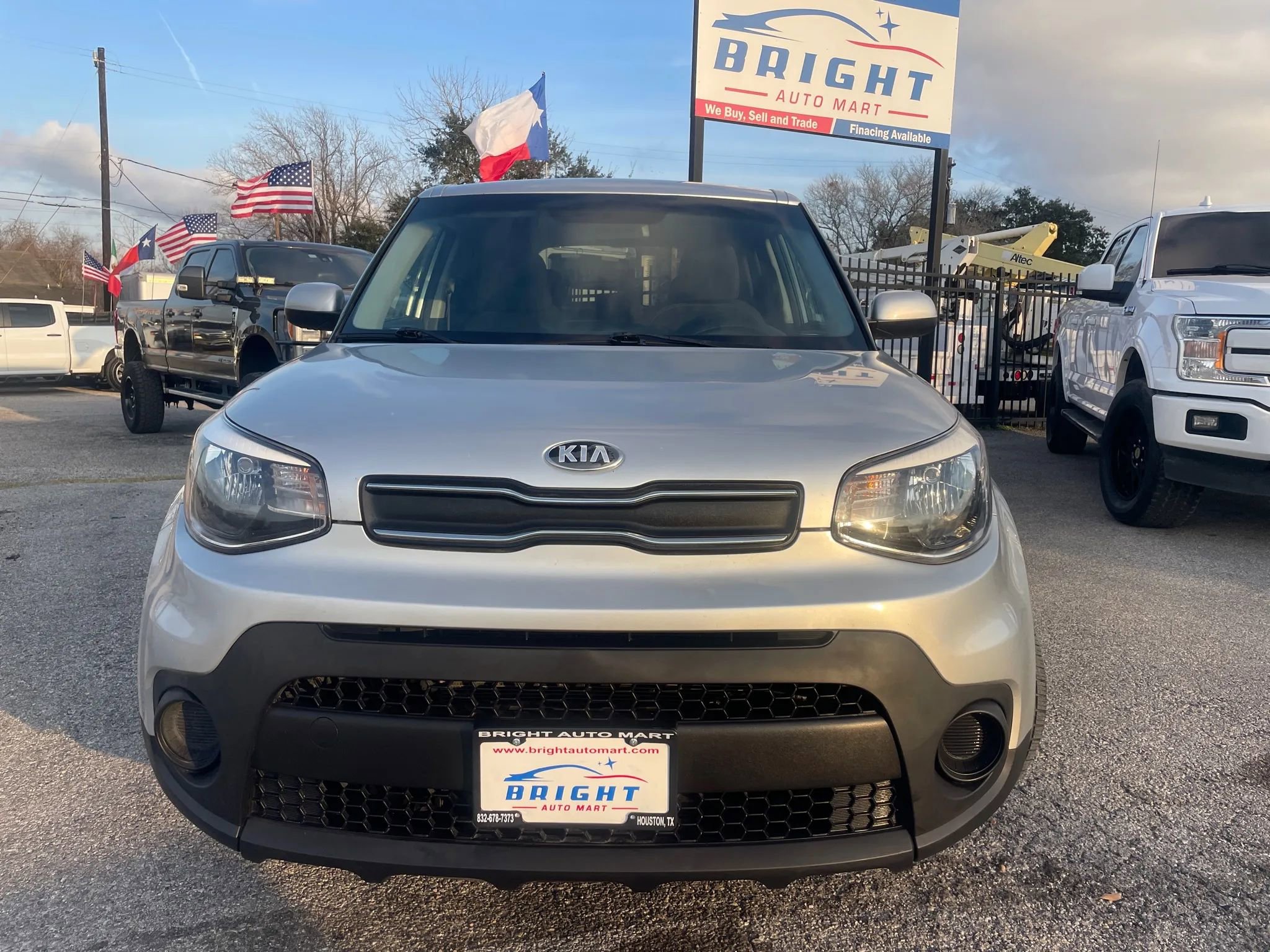 Used 2019 Kia Soul FWD image 1