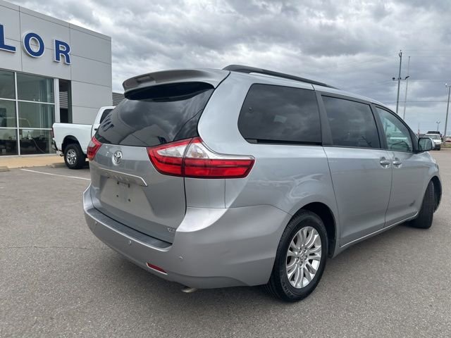 Used 2015 Toyota Sienna XLE w/ XLE Navigation Package FWD image 18