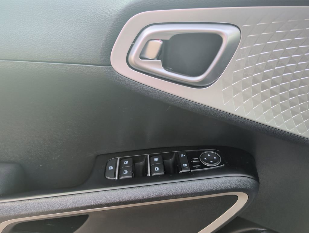 Used 2022 Kia Soul LX w/ Technology Package image 10