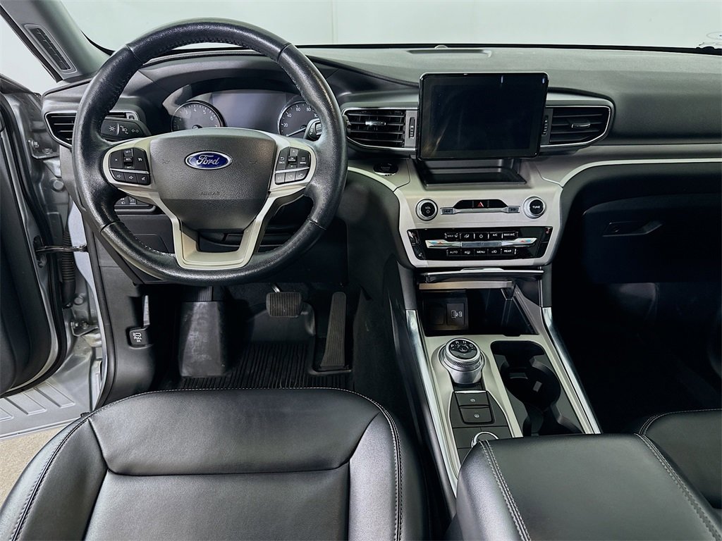 Used 2022 Ford Explorer XLT w/ Equipment Group 202A image 18