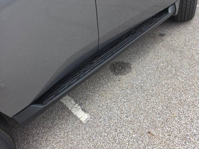 New 2025 Nissan Armada SL w/ Captain's Chari Seat Package image 19