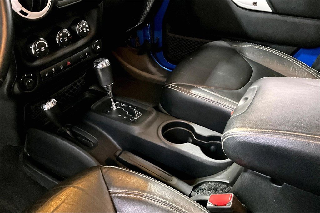 Used 2014 Jeep Wrangler Unlimited Sahara image 17