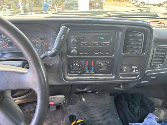 Used 2007 Chevrolet Silverado 2500 W/T w/ Snow Plow Prep Package AWD/4WD image 4