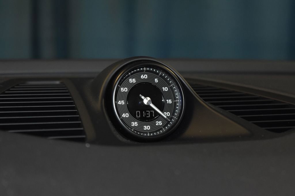 Certified 2025 Porsche Macan Electric image 13