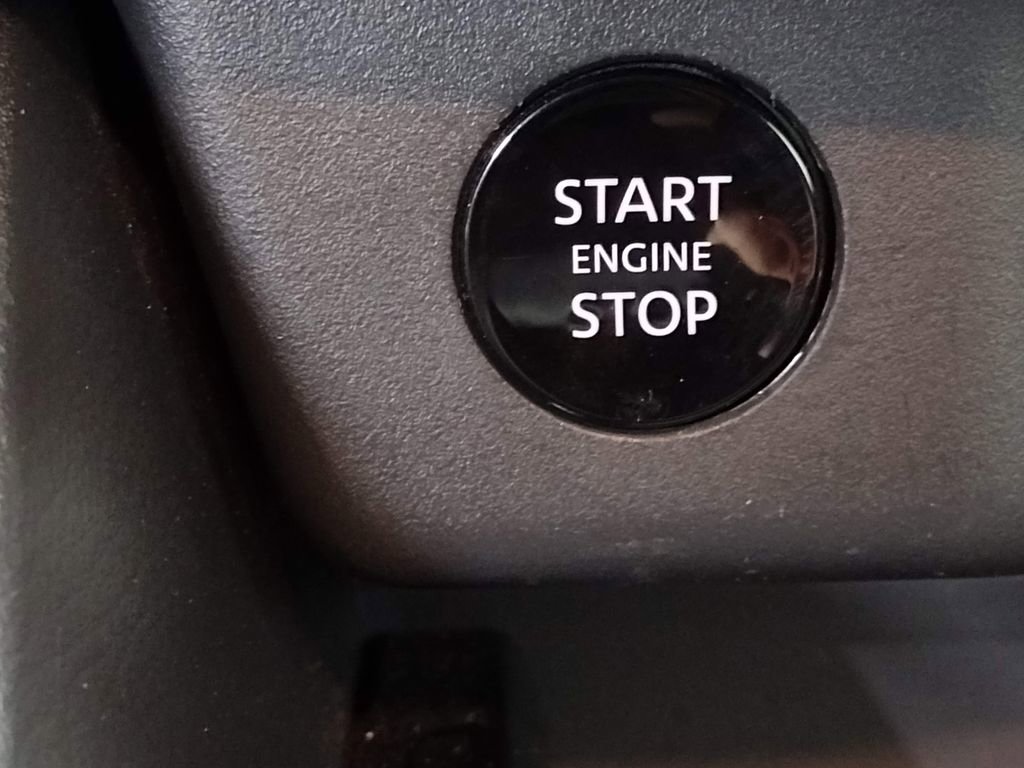 Used 2024 Nissan Rogue SV image 30