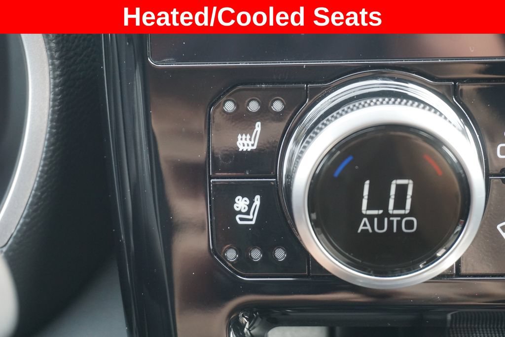 Used 2025 Toyota Highlander Limited AWD/4WD image 9