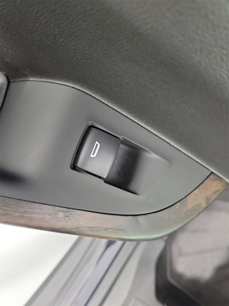 Used 2022 GMC Acadia Denali w/ Denali Ultimate Package image 13