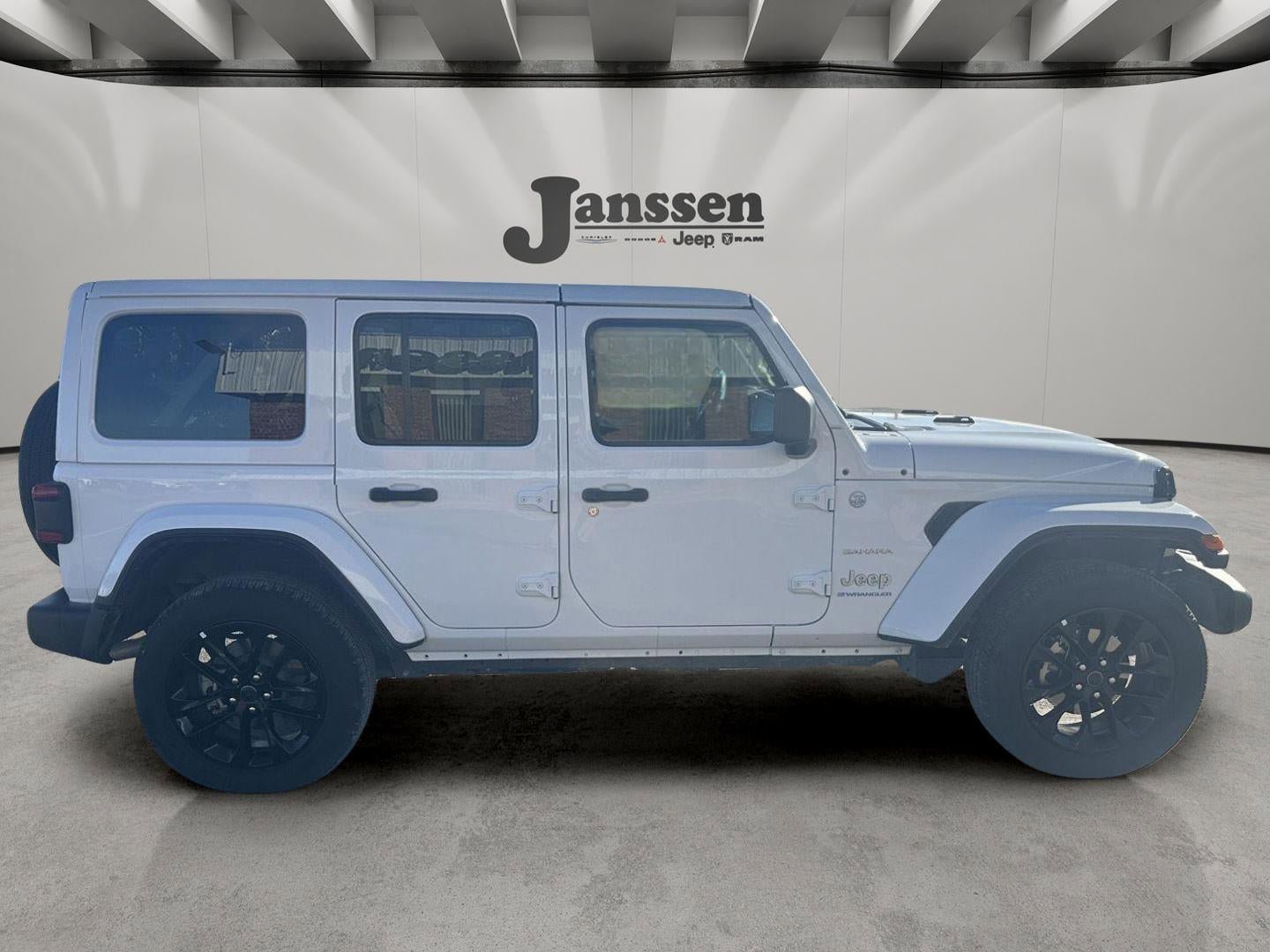 Used 2024 Jeep Wrangler Unlimited Sahara AWD/4WD image 5