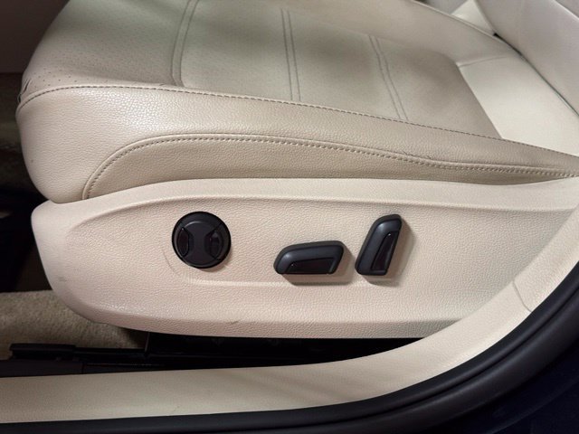 Used 2013 Volkswagen Passat 2.5 SE FWD image 22
