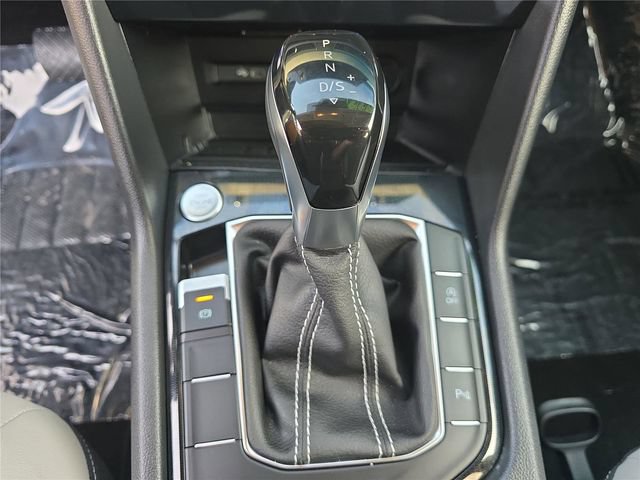 Used 2025 Volkswagen Taos SE FWD image 21