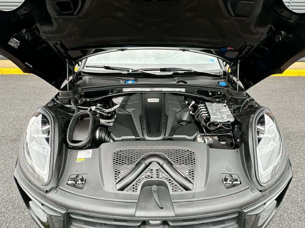 Certified 2023 Porsche Macan S AWD/4WD image 32