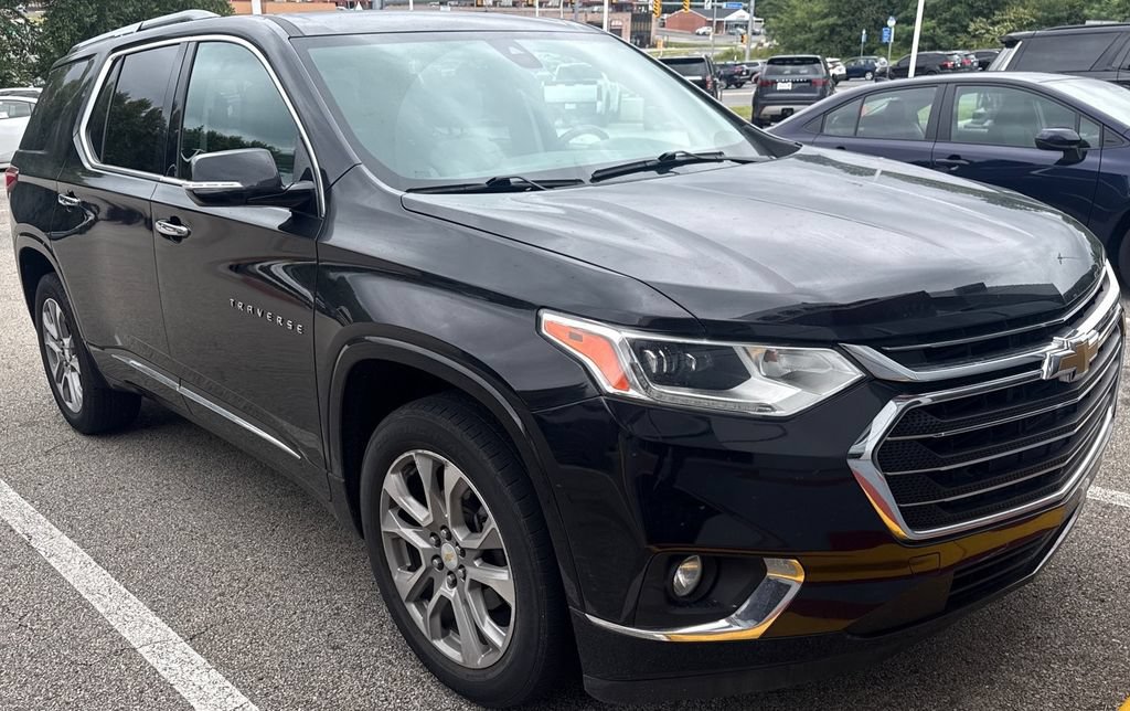 Used 2018 Chevrolet Traverse Premier w/ Driver Confidence II Package FWD image 3
