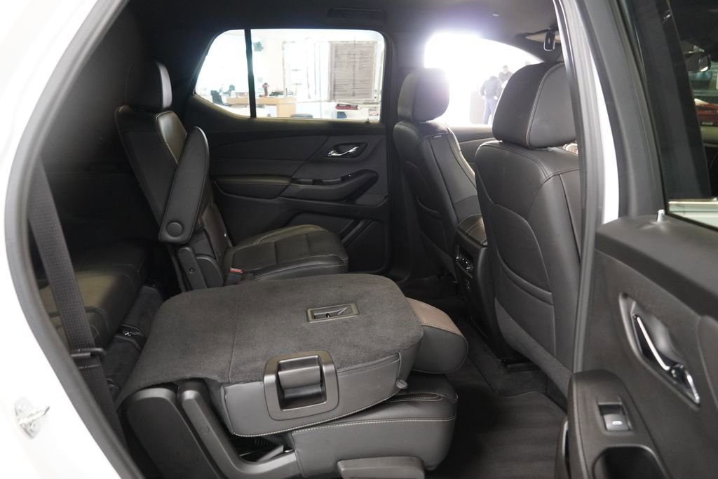 Used 2023 Chevrolet Traverse LT image 25