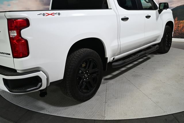 Used 2025 Chevrolet Silverado 1500 Custom w/ Turbomax Blackout Package AWD/4WD image 9