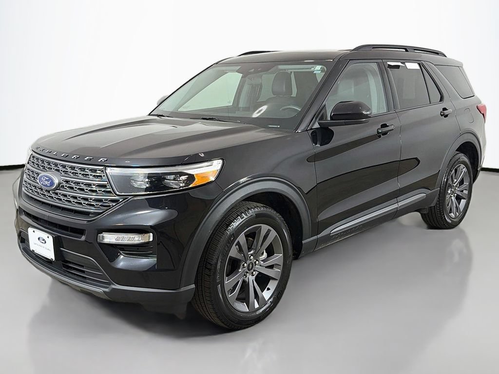 Used 2024 Ford Explorer XLT w/ XLT Sport Appearance Package AWD/4WD image 12