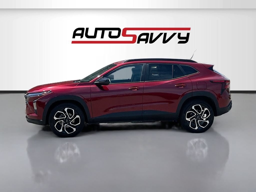 Used 2025 Chevrolet Trax RS w/ Sunroof Package FWD image 4