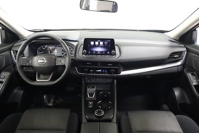 Used 2025 Nissan Rogue SV AWD/4WD image 16