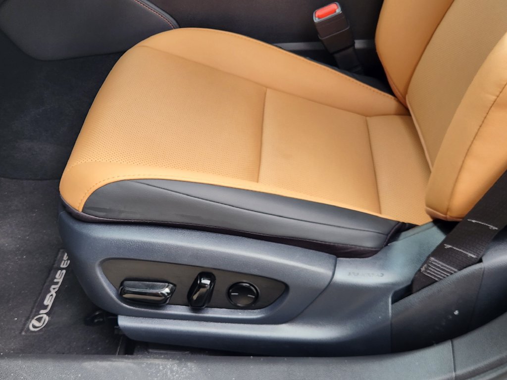 Certified 2025 Lexus ES 350 w/ Premium Package FWD image 23