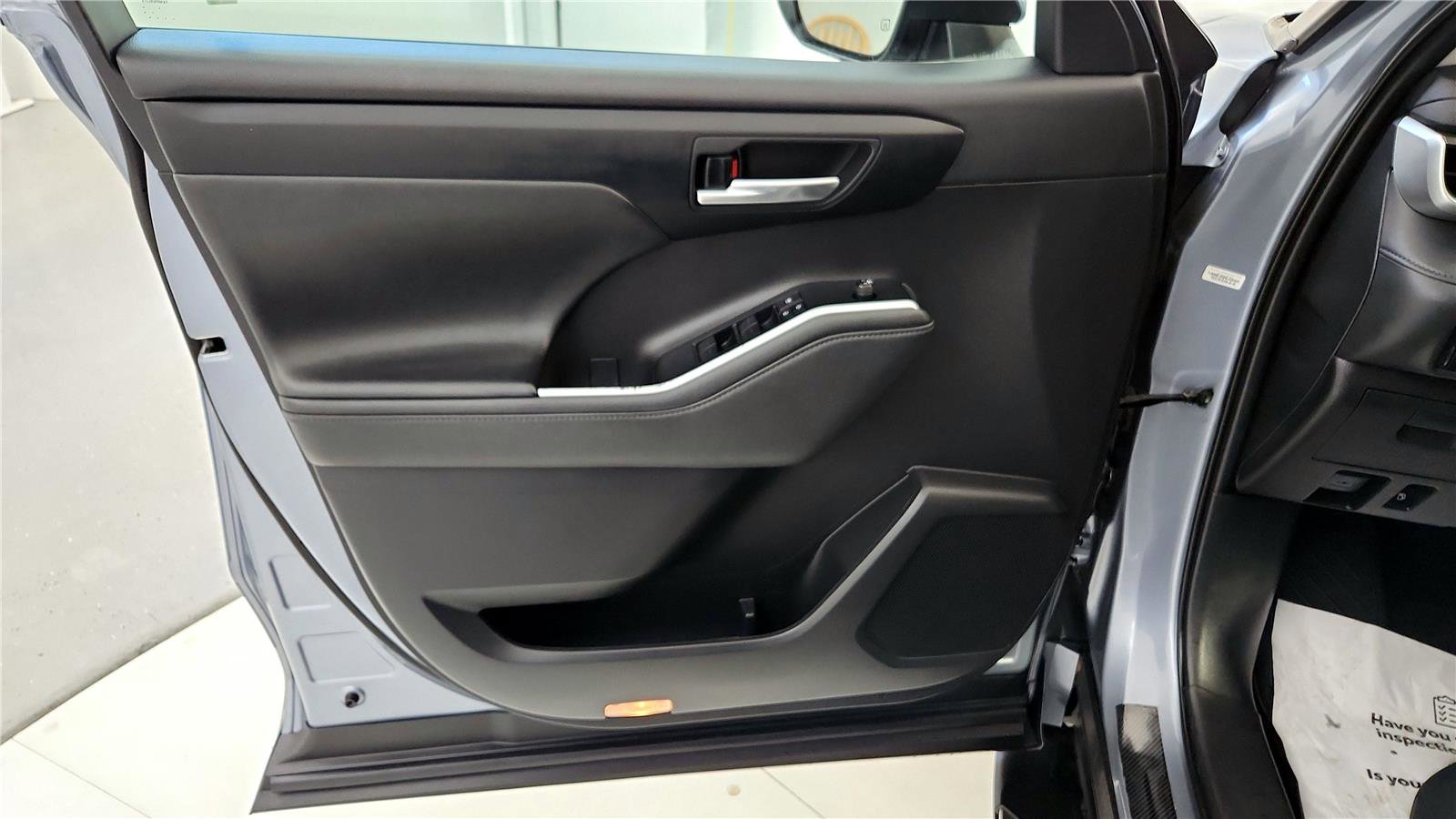 Certified 2021 Toyota Highlander XLE image 32