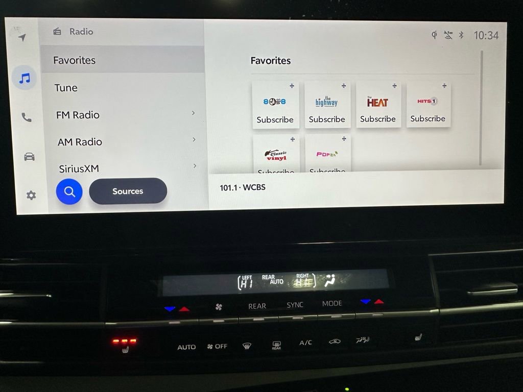 Used 2025 Toyota Sienna XLE image 27