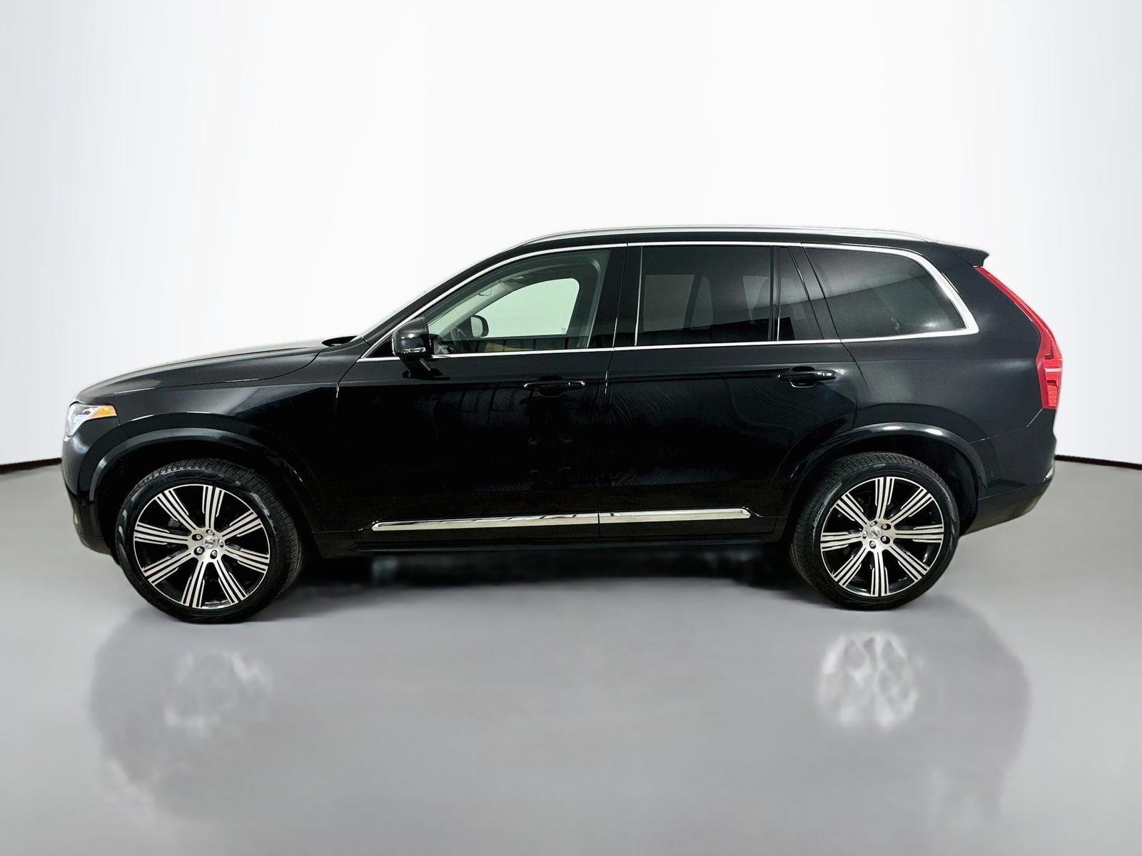 Used 2025 Volvo XC90 B6 Plus w/ Protection Package AWD/4WD image 8