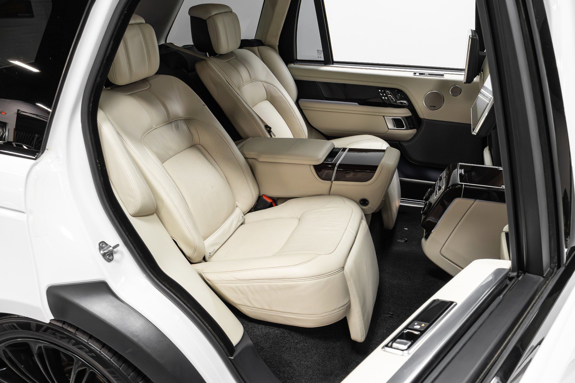 Used 2019 Land Rover Range Rover Long Wheelbase Autobiography image 23