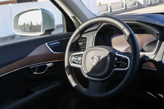 Used 2025 Volvo XC90 T8 Plus w/ Protection Package Premier AWD/4WD image 18