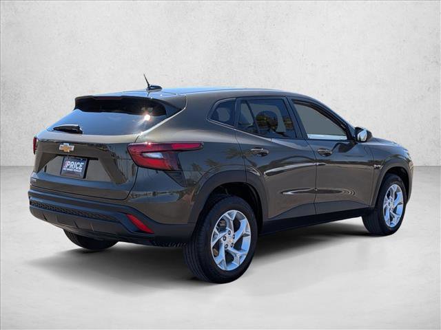 Used 2024 Chevrolet Trax LS w/ LS Convenience Package image 5