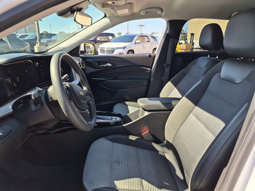 Used 2025 Chevrolet Trax LT FWD image 19