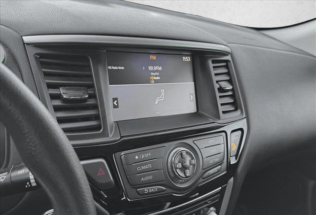 Used 2017 Nissan Pathfinder S image 12