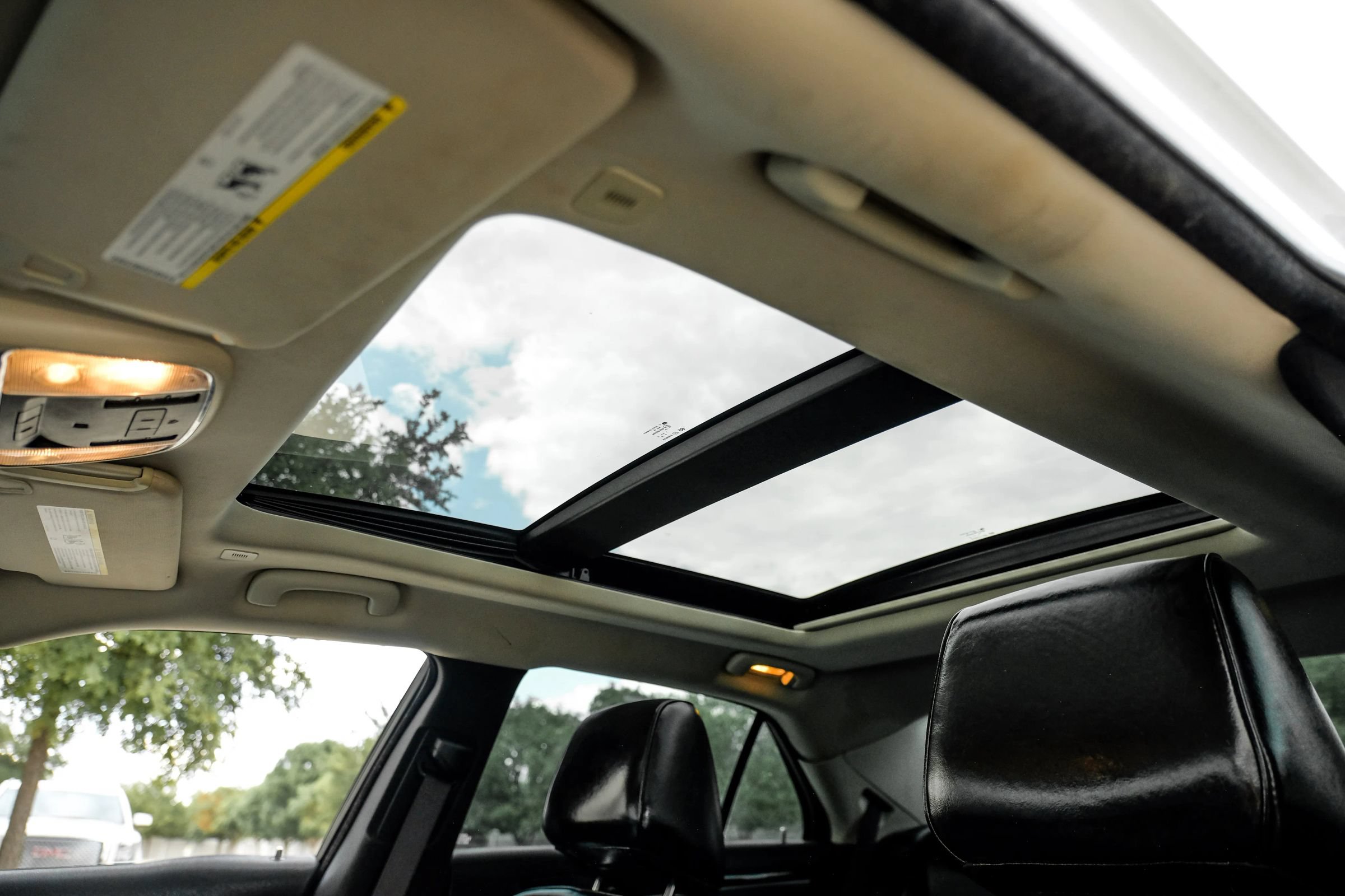 Used 2020 Chrysler 300 Limited RWD image 5