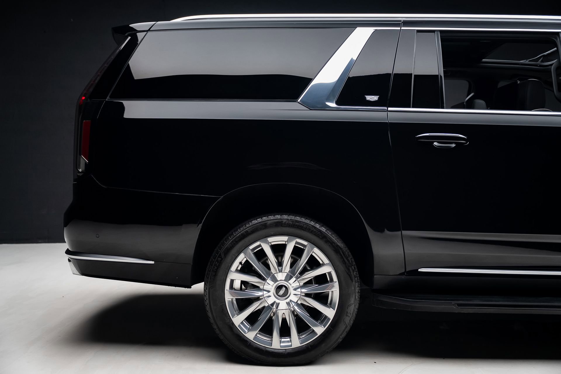 Used 2024 Cadillac Escalade ESV Premium Luxury RWD image 36