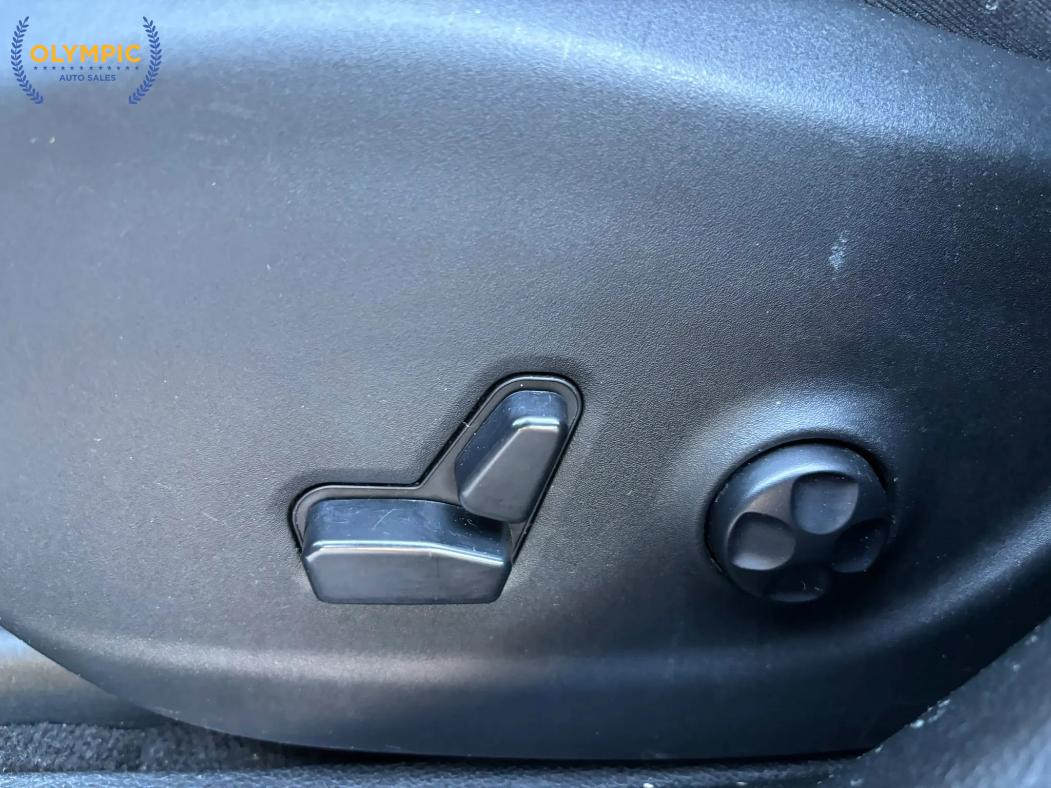 Used 2019 Jeep Cherokee Limited image 33