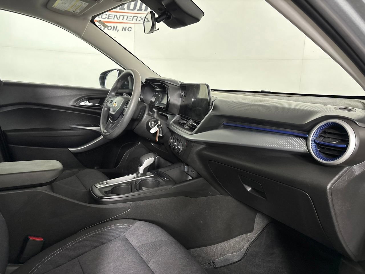 Used 2024 Chevrolet Trax LS w/ Driver Confidence Package FWD image 30