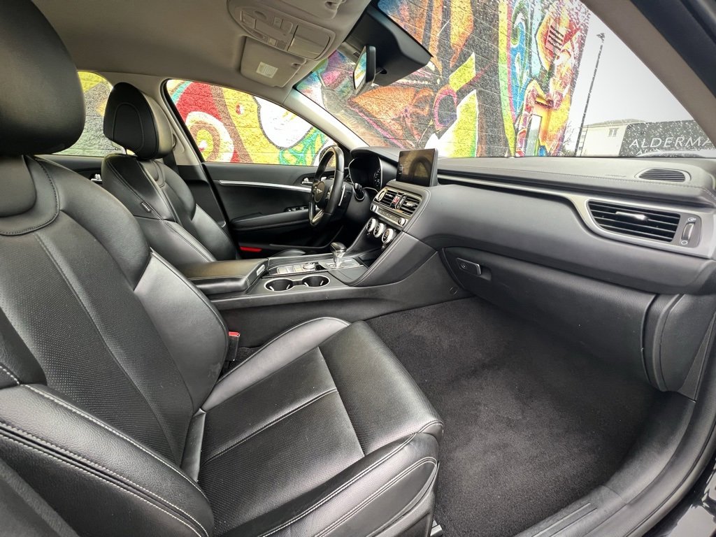 Used 2022 Genesis G70 2.0T image 28