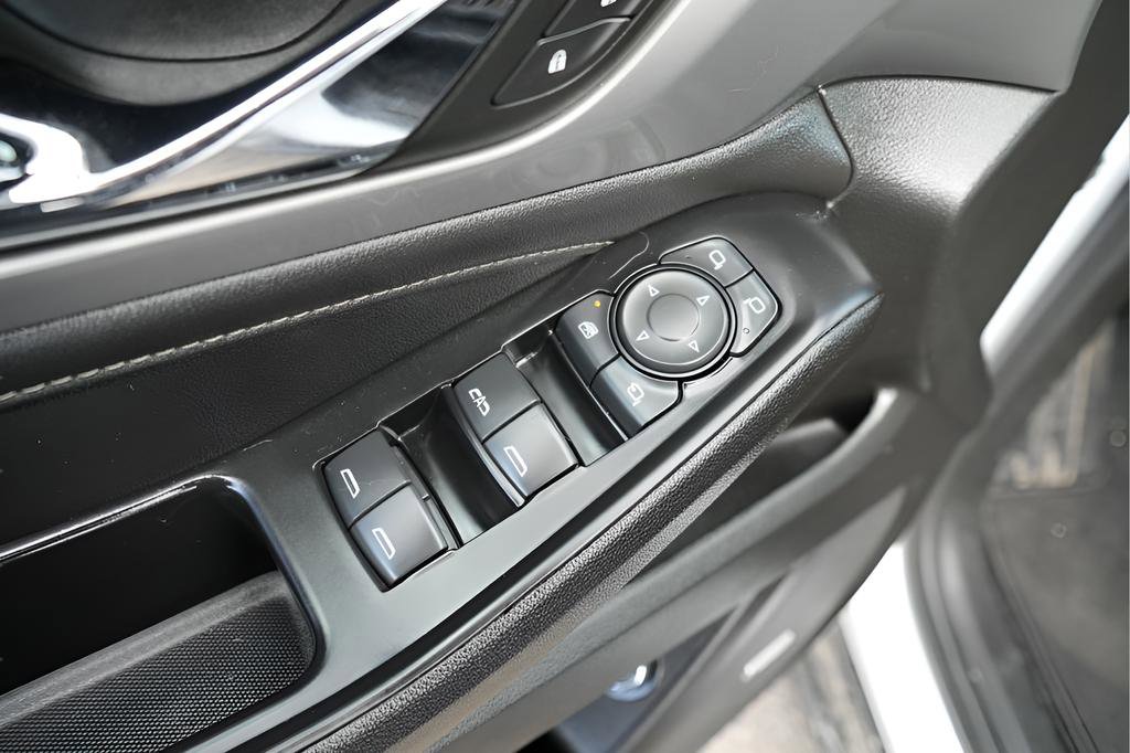 Used 2023 Chevrolet Traverse LT w/ LT Premium Package AWD/4WD image 24