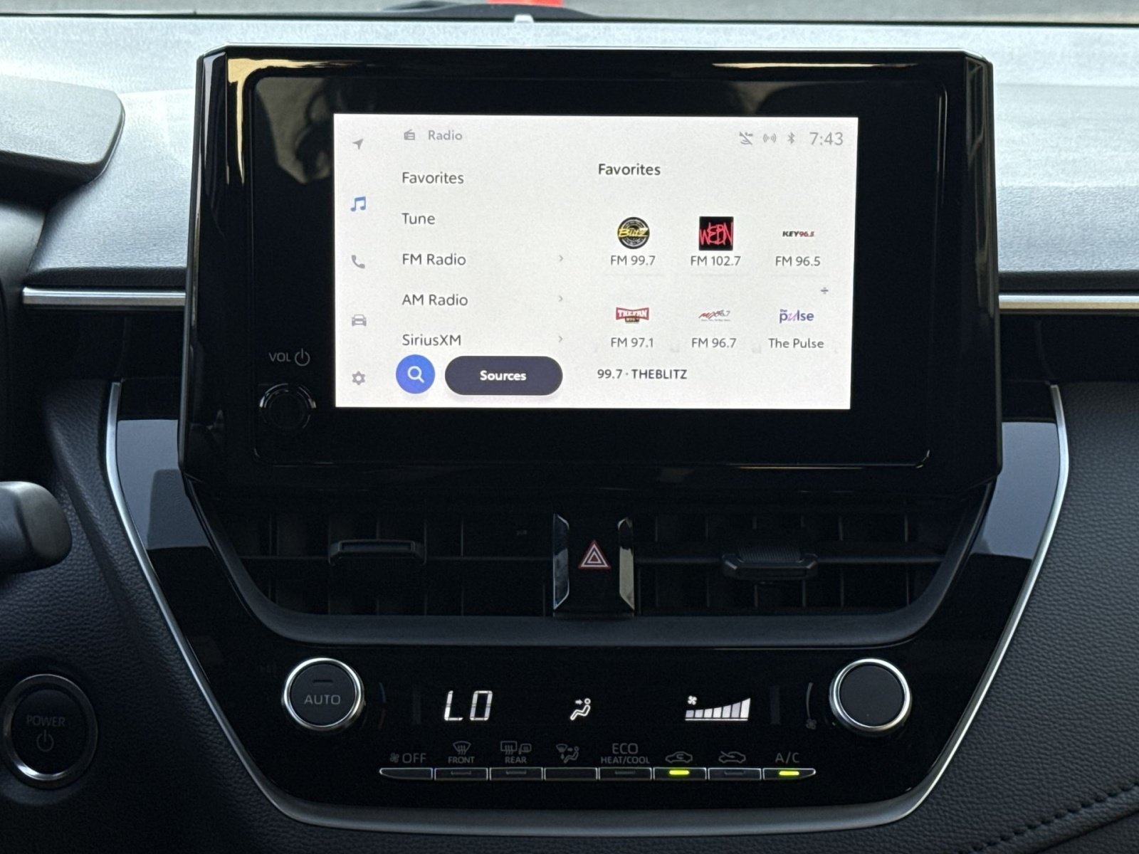 Used 2025 Toyota Corolla SE FWD image 18