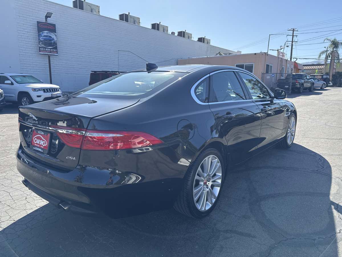 Used 2020 Jaguar XF Premium image 7