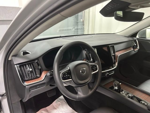 Used 2025 Volvo V60 B5 Cross Country Plus image 12