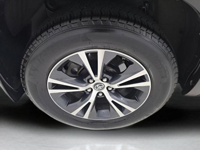 Used 2019 Toyota Highlander LE FWD image 8