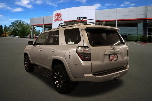 Used 2017 Toyota 4Runner SR5 AWD/4WD image 4