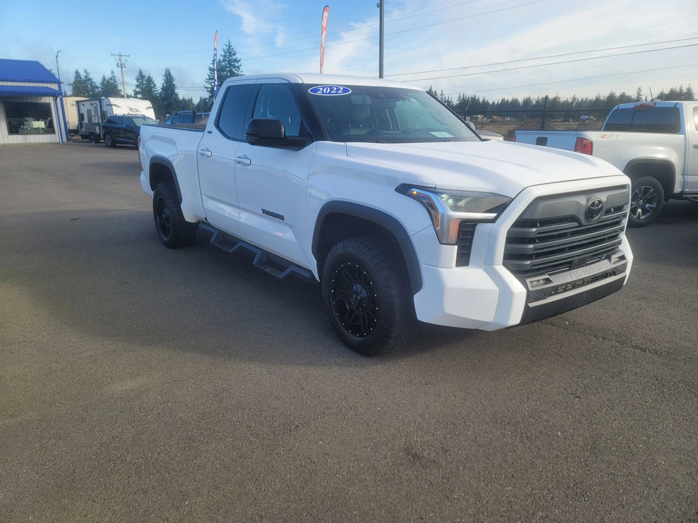 Used 2022 Toyota Tundra SR5 w/ SR5 Premium Package AWD/4WD image 7