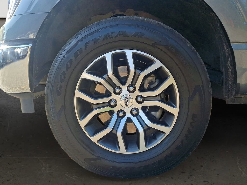 Used 2022 Ford F150 Lariat w/ Trailer Tow Package image 8