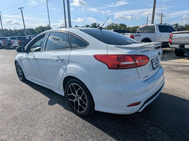 Used 2016 Ford Focus SE w/ SE Sport Package FWD image 6