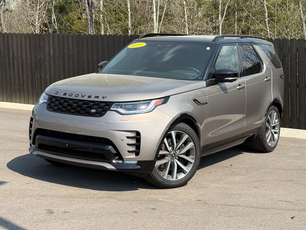 Certified 2025 Land Rover Discovery Dynamic SE AWD/4WD image 1
