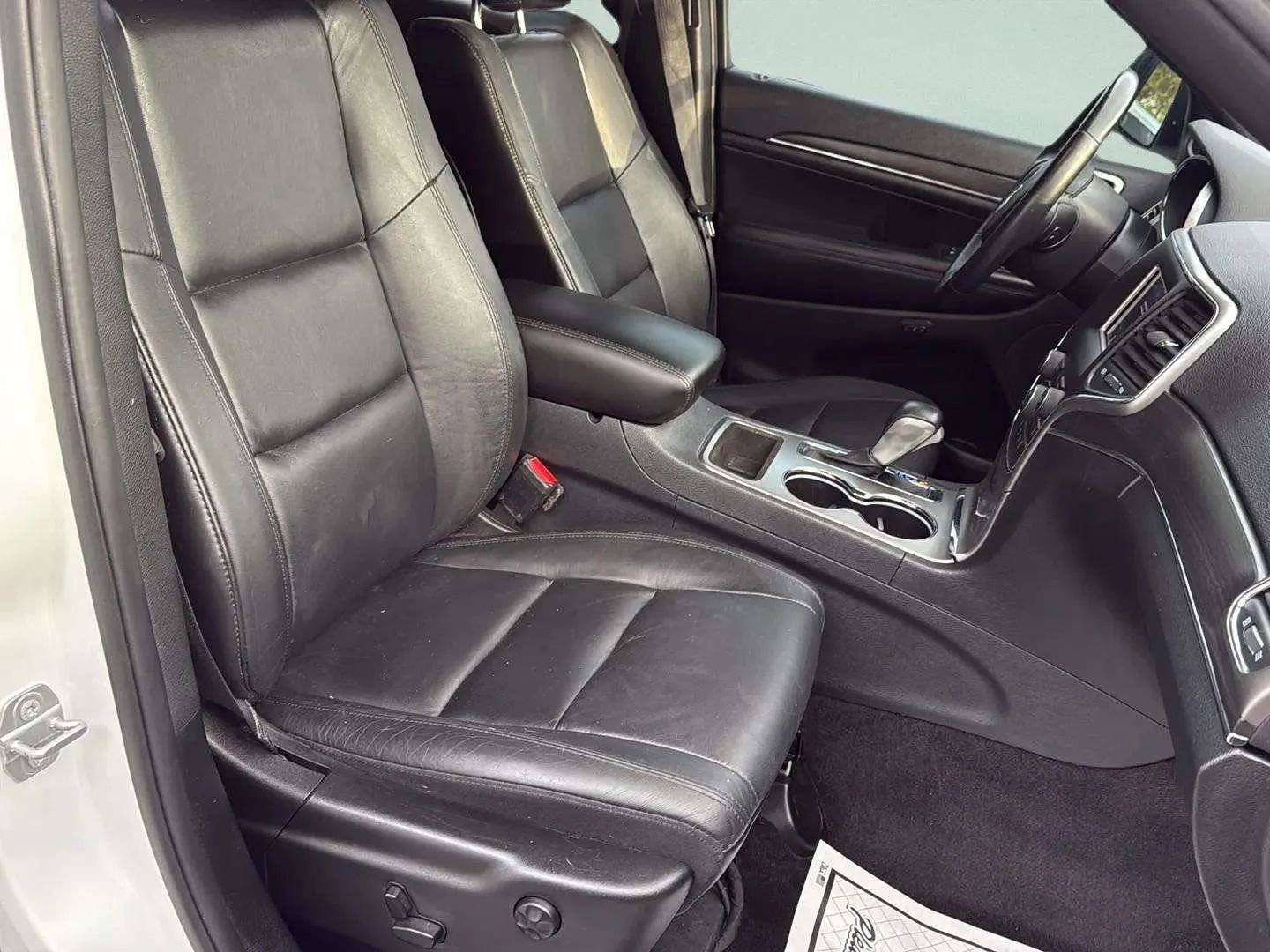 Used 2018 Jeep Grand Cherokee Limited image 23